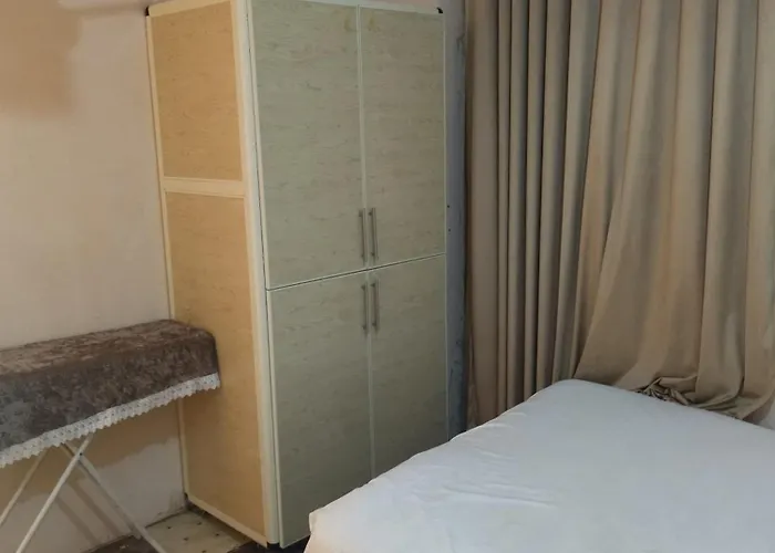 صغيرة قريبة من شاطئ البحر في Safaga